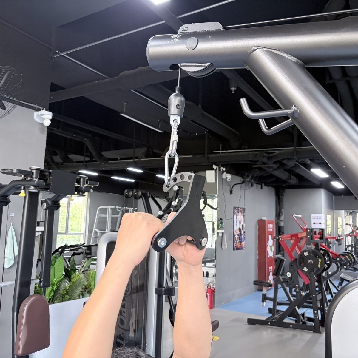 Lat Pulldown Cable - ملحقات جهاز الكابل 2 في 1